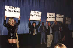 d09-12.jpg (38775 bytes)